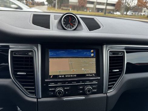 Used 2015 Porsche Macan S image 36