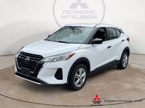 Used 2022 Nissan Kicks S image 7