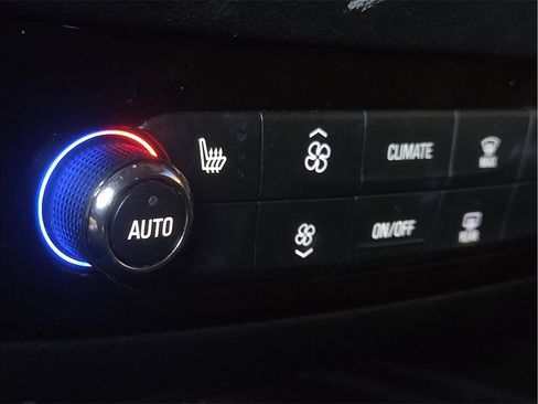 Used 2021 Buick Enclave Essence w/ Sport Touring Edition image 22