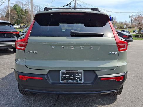 Used 2025 Volvo XC40 B5 Plus image 5