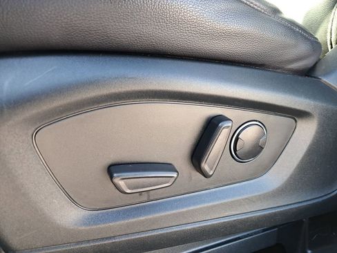 Used 2022 Ford Explorer Limited image 16