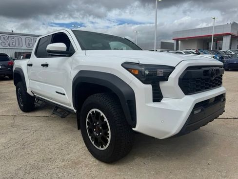 Used 2024 Toyota Tacoma TRD Off-Road AWD/4WD image 3