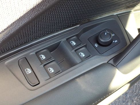 New 2025 Volkswagen Tiguan S image 8