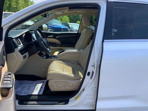 Used 2016 Toyota Highlander Limited Platinum AWD/4WD image 15