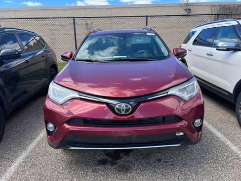 Used 2018 Toyota RAV4 XLE FWD image 2