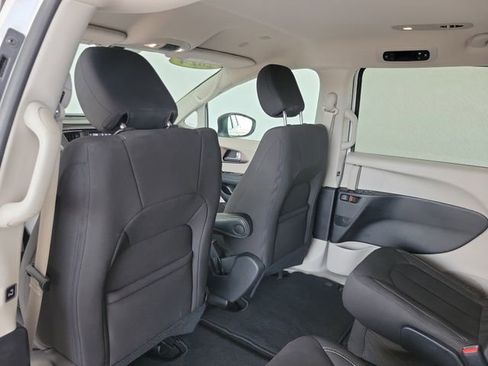 Used 2024 Chrysler Voyager LX image 22