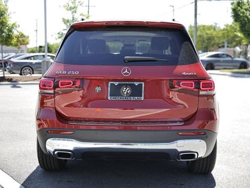 Used 2023 Mercedes-Benz GLB 250 4MATIC image 10