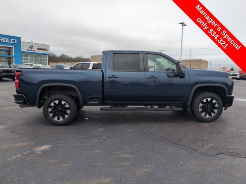 Used 2020 Chevrolet Silverado 2500 Custom w/ Custom Convenience Package image 9