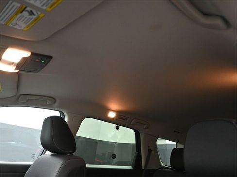 Used 2025 Nissan Pathfinder SV image 23