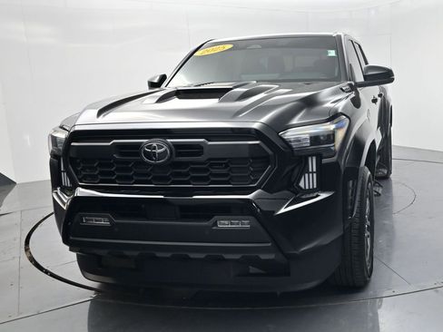 Used 2025 Toyota Tacoma TRD Sport w/ TRD Sport Upgrade Package AWD/4WD image 3