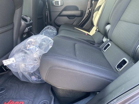 Certified 2022 Jeep Gladiator Overland w/ LED Lighting Group image 18