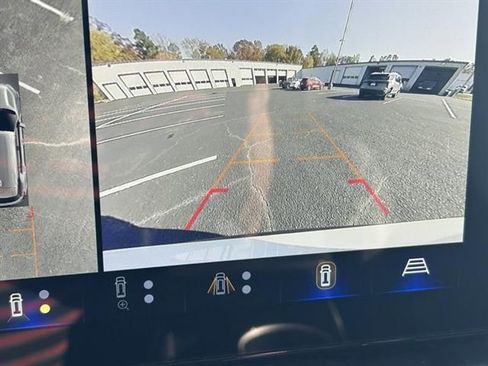 Used 2025 Chevrolet Equinox LT w/ Convenience Package II image 19