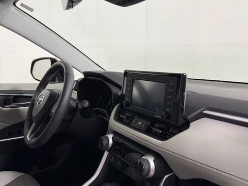 Used 2022 Toyota RAV4 XLE Premium image 38