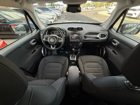 Used 2019 Jeep Renegade Latitude w/ UConnect 8.4 Nav Group image 45
