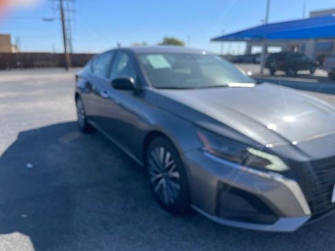 Used 2024 Nissan Altima 2.5 SV image 4