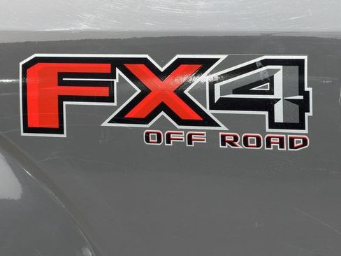 Used 2018 Ford F150 Lariat w/ Equipment Group 502A Luxury image 7