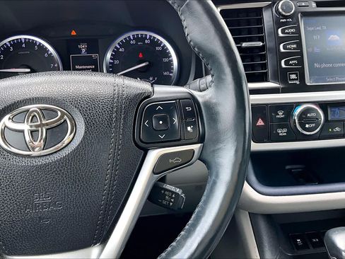 Used 2016 Toyota Highlander Limited Platinum FWD image 24
