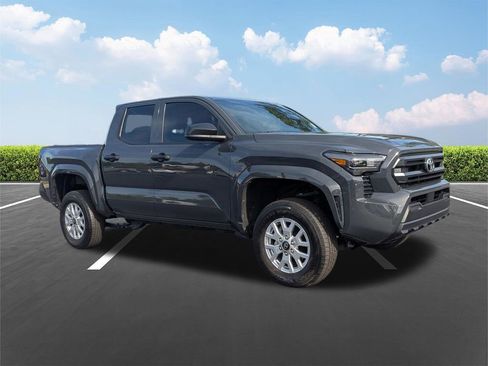 Certified 2025 Toyota Tacoma SR AWD/4WD image 2
