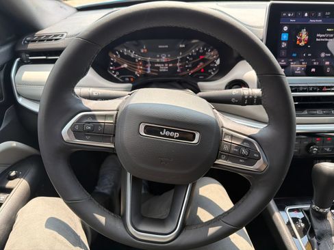 Used 2025 Jeep Compass Limited AWD/4WD image 17