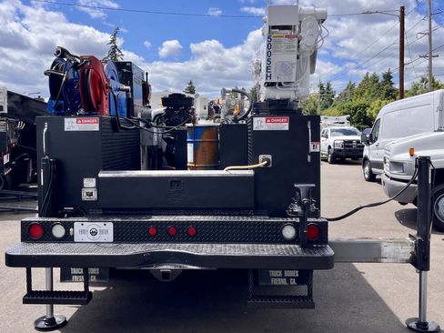 Used 1999 Ford F550 2WD Regular Cab Super Duty image 4