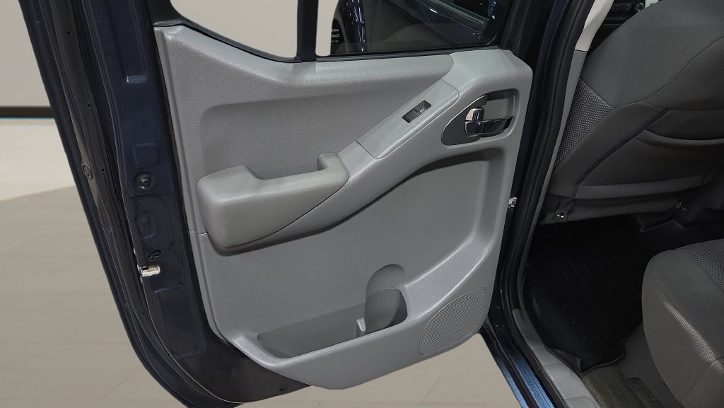 Used 2018 Nissan Frontier SV AWD/4WD image 18