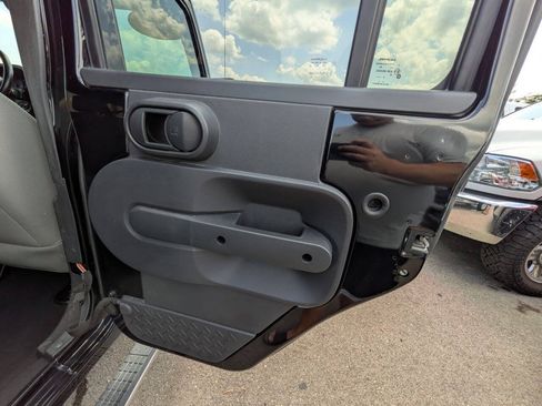 Used 2009 Jeep Wrangler Unlimited X AWD/4WD image 27