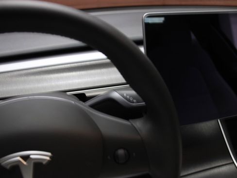 Used 2020 Tesla Model Y Long Range image 37