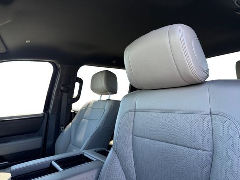 Used 2025 Toyota Tundra Limited AWD/4WD image 10