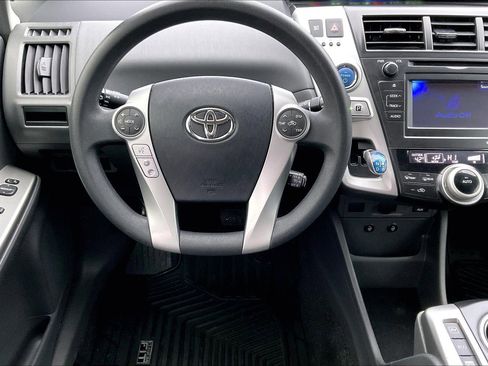 Used 2014 Toyota Prius V Two image 8