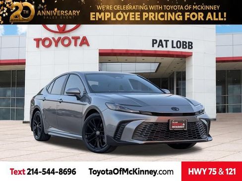 Used 2026 Toyota Camry SE FWD image 1
