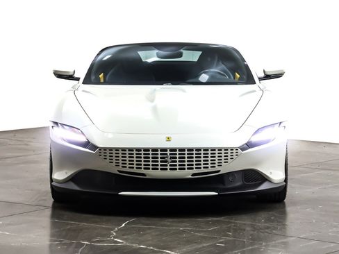 Used 2022 Ferrari Roma image 2