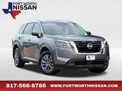 Certified 2025 Nissan Pathfinder S FWD image 1