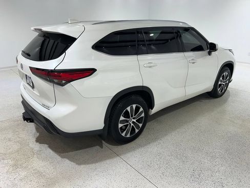 Used 2021 Toyota Highlander XLE AWD/4WD image 5