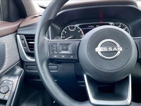 Used 2023 Nissan Rogue S AWD/4WD image 10