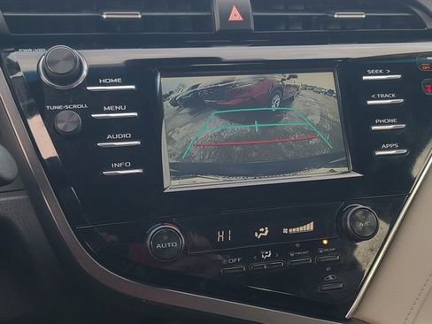 Used 2018 Toyota Camry SE image 24