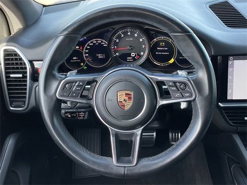 Used 2019 Porsche Cayenne S image 11