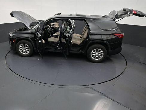 Used 2023 Chevrolet Traverse LS FWD image 13