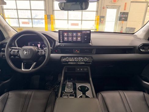 Used 2026 Honda Pilot Touring image 4