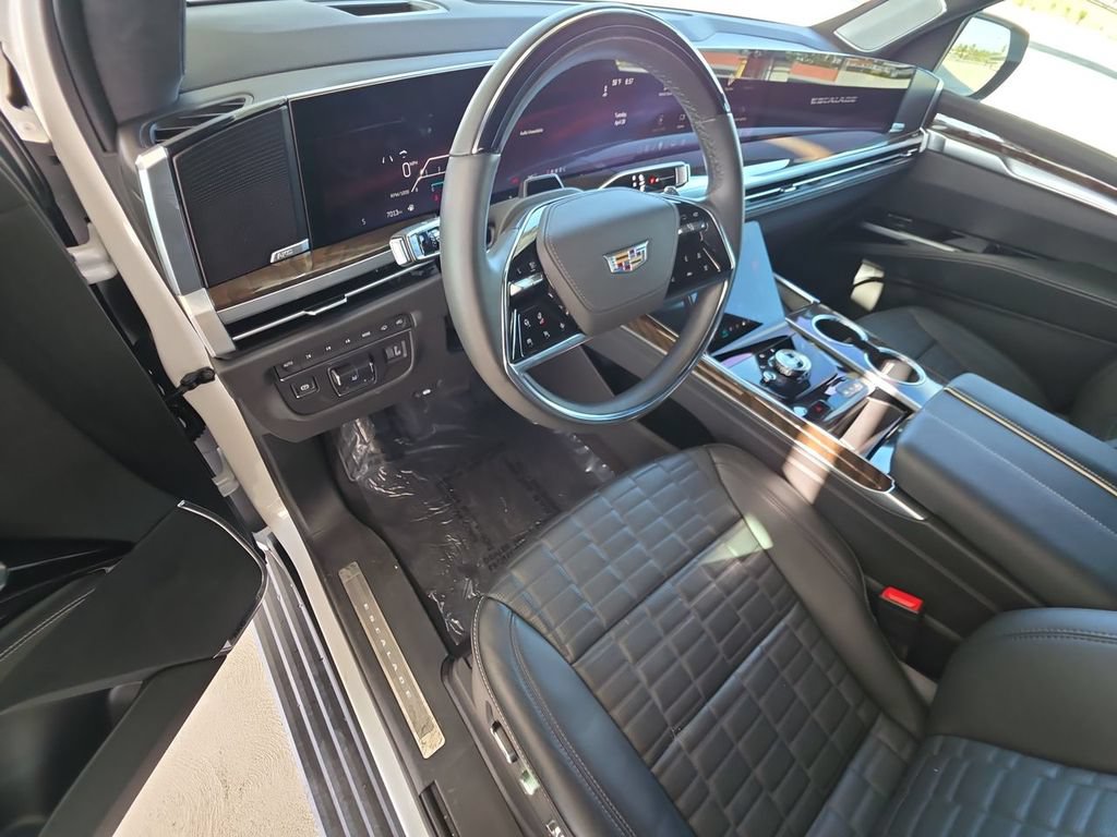 Certified 2025 Cadillac Escalade Sport Platinum w/ LPO, ONYX Package AWD/4WD image 10