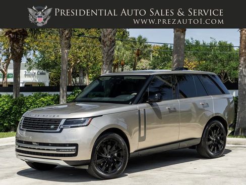 Used 2024 Land Rover Range Rover SE image 1