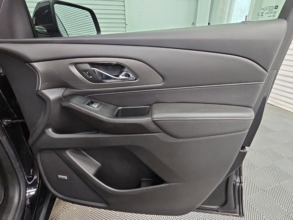 Used 2023 Chevrolet Traverse Premier FWD image 46