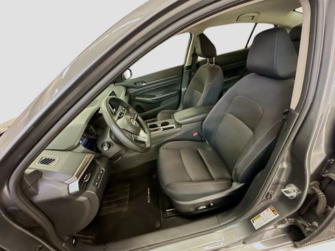 Used 2025 Nissan Altima 2.5 SV FWD image 13