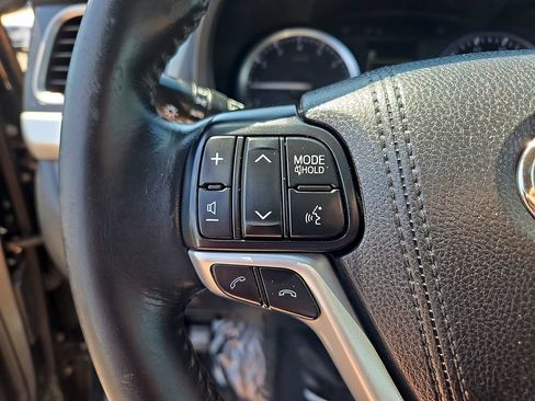 Used 2017 Toyota Highlander XLE w/ Protection Package #3 AWD/4WD image 23