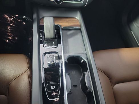 Used 2022 Volvo XC60 B5 Momentum w/ Advanced Package image 32