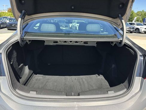 Used 2018 Chevrolet Cruze LT w/ Convenience Package FWD image 12