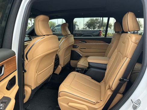 Used 2025 Jeep Grand Cherokee L Summit image 31