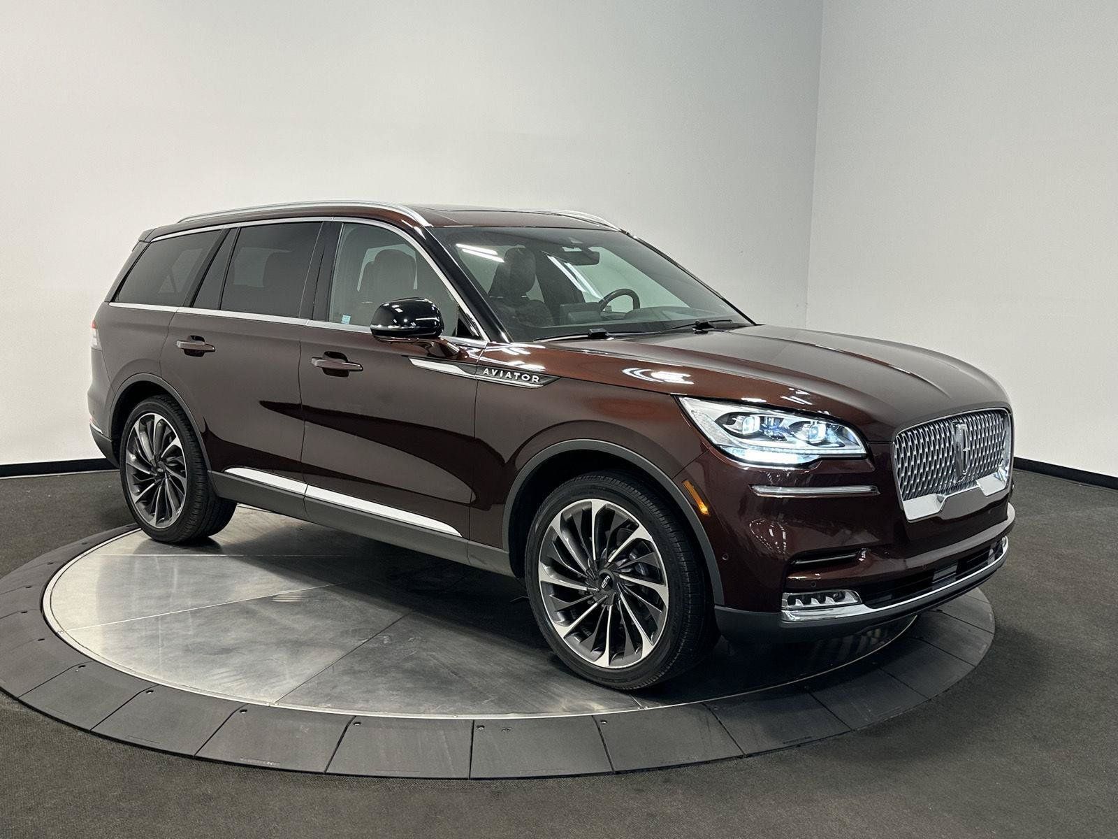 Used 2020 Lincoln Aviator Reserve w/ Equipment Group 202A AWD/4WD image 2
