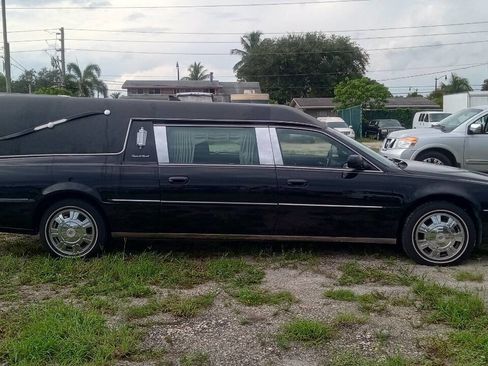 Used 2010 Cadillac DTS Hearse image 5