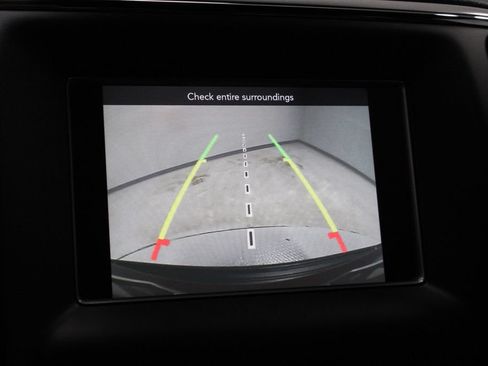 Used 2020 Jeep Grand Cherokee Laredo AWD/4WD image 3