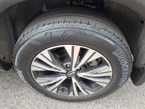 Used 2023 Nissan Rogue SV image 10